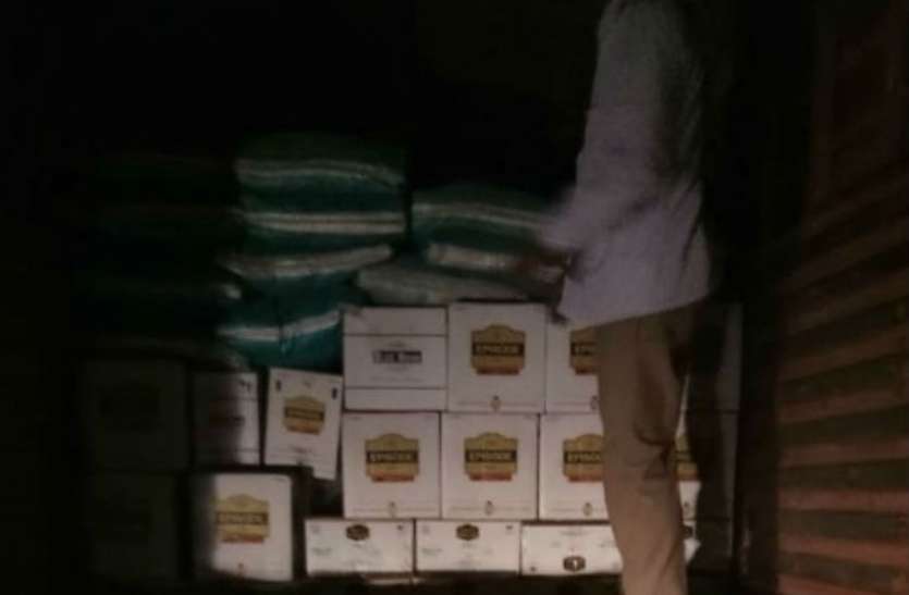 Haryana made alcohol Whiskey डीएम की टीम ने कैंटर से तिरपाल हटाया तो आँखें फटी रह गईं