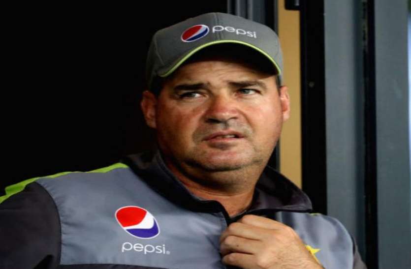 mickey arthur वर्ल्ड कप 2019: भारत से मिली हार के बाद आत्महत्या करने जा रहे थे पाकिस्तान टीम के कोच