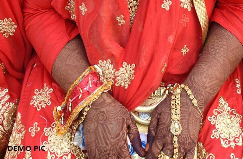 शराब पीकर शादी करने में पहुंचा दूल्हा और उसका बाप, लड़की वालों ने इतने पैसे लेकर तोड़ी शादी शराब पीकर शादी करने में पहुंचा दूल्हा, लड़की वालों ने इतने पैसे लेकर तोड़ी शादी