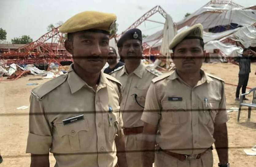 Two constables awarded on adventure जसोल में सैकड़ों लोगों की जान बचाने के साहसिक कार्य पर दो पुलिसकर्मियों को सम्मानित किया
