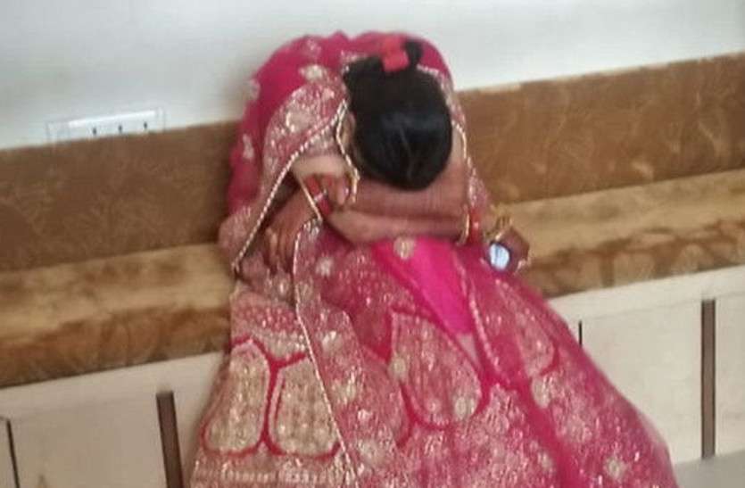 Panchayat secretary raped girl for two years continuously सुबह से लेकर शाम तक मंदिर में दूल्हे का इंतजार करती रही दुल्हन, जब नहीं पहुंचा कोई तो फूट-फूटकर रो पड़ी