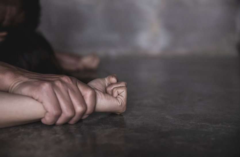 girl raped by knowing man in gwalior अकेली रह रही छात्रा से बलात्कार कर दी जान से मारने की धमकी