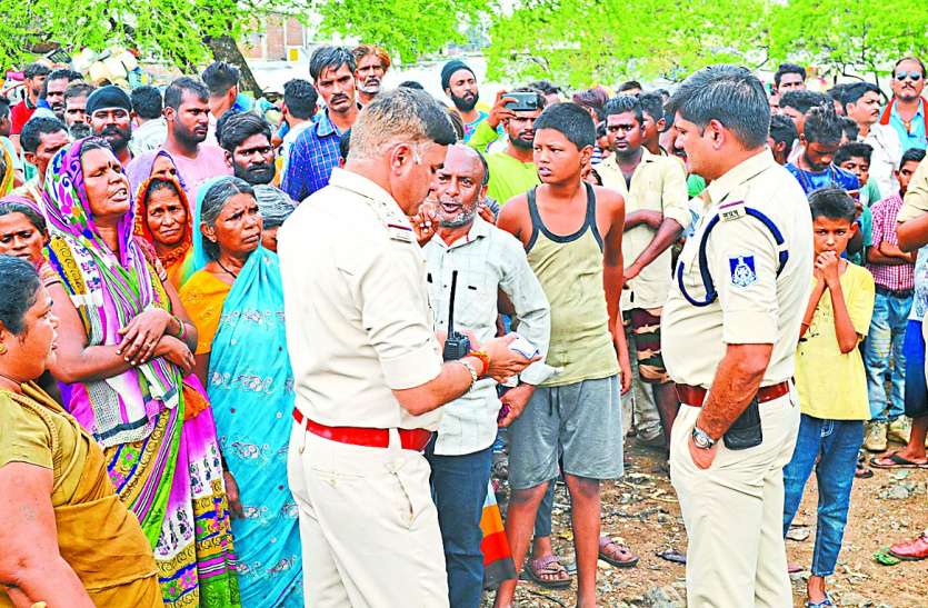 The administration of the corporation was dispatched to remove पुलिस और अधिकारियों के सामने अड़े 27 परिवार, लौटना पड़ा बैरंग