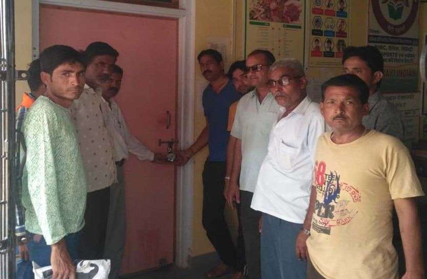 EWS certificate not being Jhunjhunun झुंझुनूं के इस गांव में इडब्ल्यूएस प्रमाण पत्र बनवाने के लिए ग्रामीण हो रहे हैं परेशान