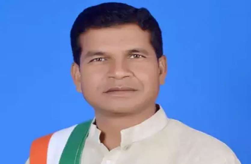 mohan markam सालों बाद मरवाही की जनता असली आदिवासी नेता को जिताकर प्रदेश विधानसभा में भेजेगी :मरकाम