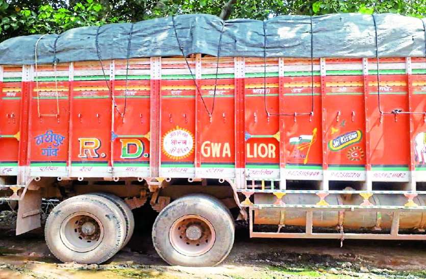 police gwalior caught pds wheat truck