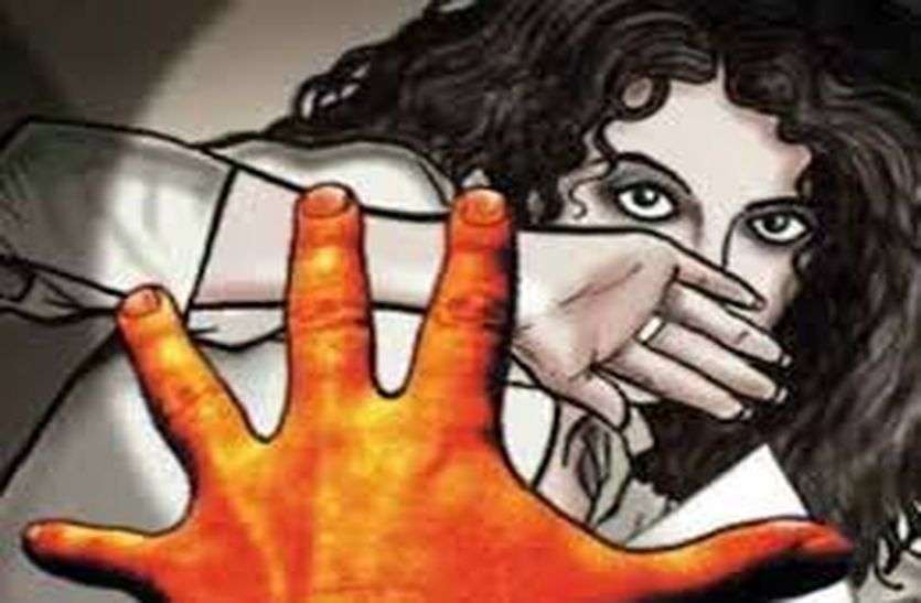 Neighbors did dirty work with daughter पड़ौसी ने बेटी से किया गंदा काम