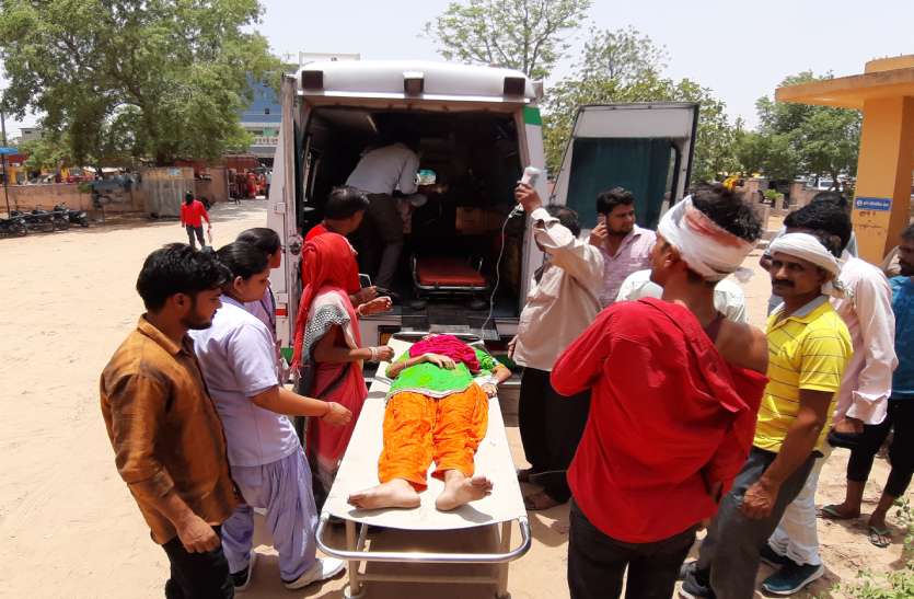 Road Accident : दर्दनाक हादसे में कार में सवार सात माह की मासूम की मौत हो गई, वहीं उसकी मां व मामा समेत तीन जने घायल हो गए।