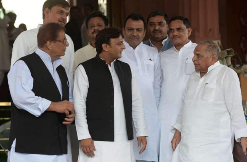 akhilesh yadav सपा में बहुत बड़े बदलाव की तैयारी, अखिलेश यादव इन बड़े नेताओं के कतरेंगे पर, इनको थमाएंगे बड़ी जिम्मेदारी
