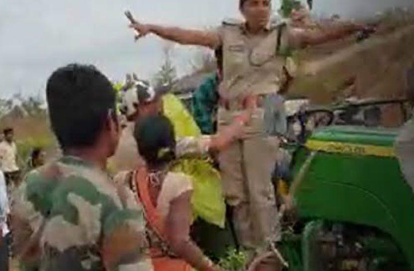 forest officer beaten महिला वन अधिकारी पर हमला, टीआरएस विधायक का भाई गिरफ्तार