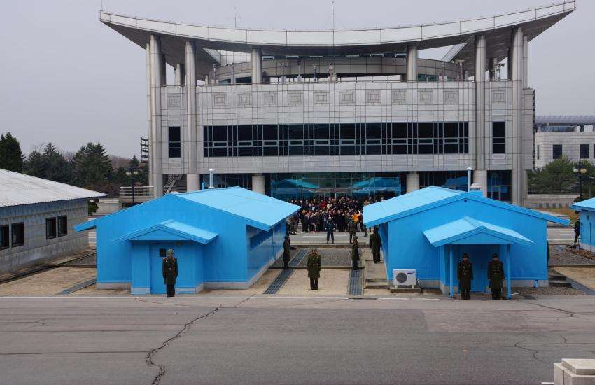 डिमिलिट्राइज्ड जोन ( DMZ )