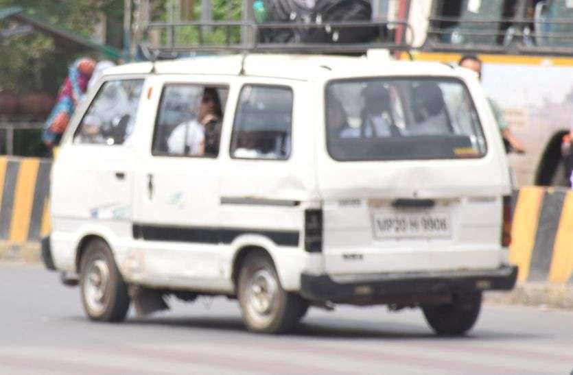 Ignoring the rules negligence : थानों में रिकॉर्ड नहीं, स्कूल वाहनों के चालक पुलिस नियंत्रण से बाहर