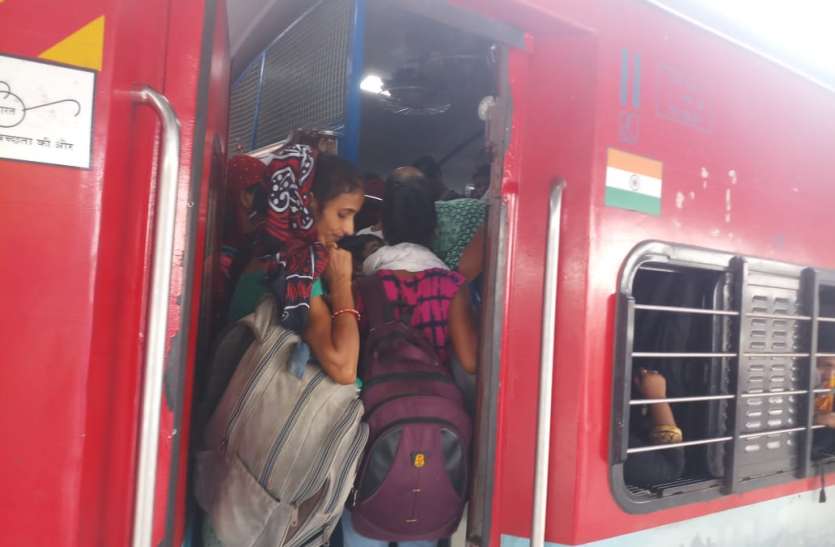 Changes made at the time of trains आमला में त्रिवेन्द्रम और मुलताई में रीवा एक्सप्रेस को मिला स्टापेज