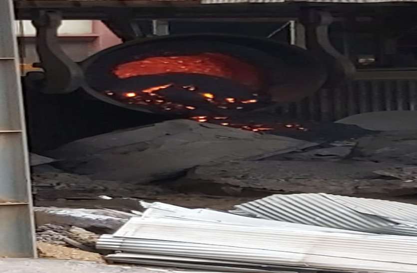 BHILAI भिलाई स्टील प्लांट में हुआ बड़ा धमाका, छत की सीट उड़ी, भूकंप समझ काम छोड़कर भागे कर्मी