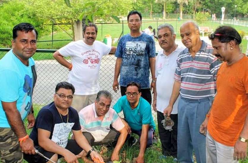 Planting in Gulab Bagh गुलाबबाग, मीरानगर में किया पौधरोपण