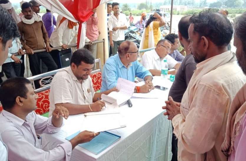 officers here said the problems will be resolved यहां अधिकारियों ने कहा कि समस्याओं का समाधान किया जाएगा