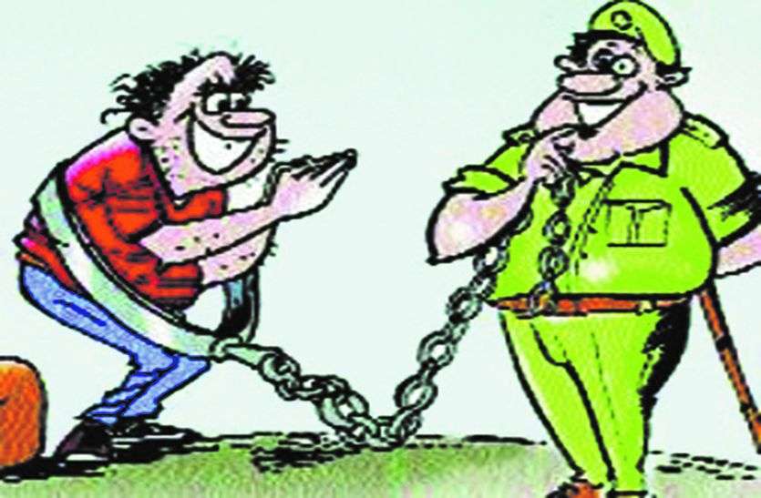 After the city, now the village's chawi was handed over to the thieves शहर के बाद अब गांव की चॉबी भी हुई चोरों के हवाले