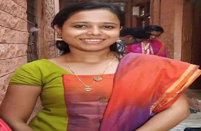 Nurse was mentally disturbed after returning from the village गांव से लौटने के बाद से मानसिक परेशान थी नर्स