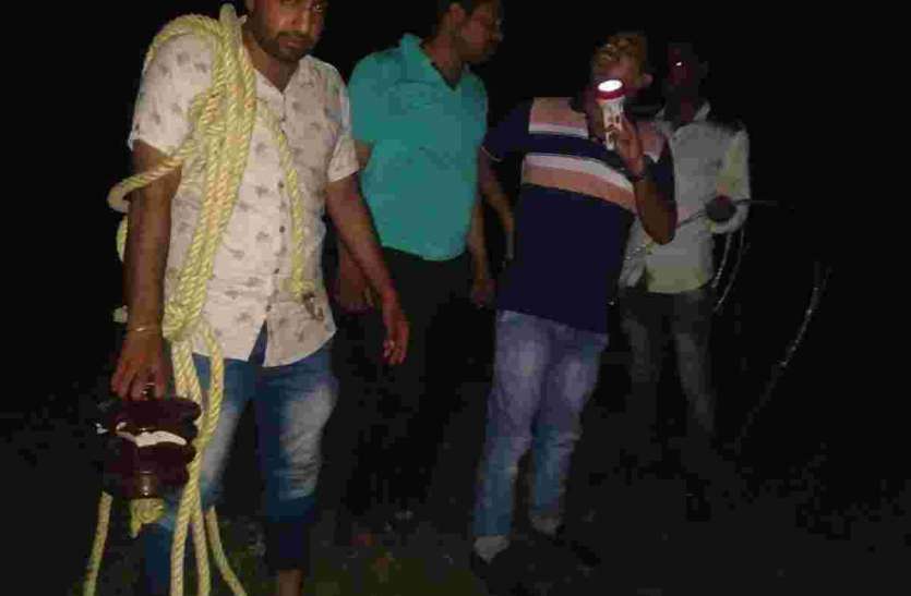 Pratapgarh electricity- आधी रात तक किया सुधार, कई गांवों में हुआ उजाला