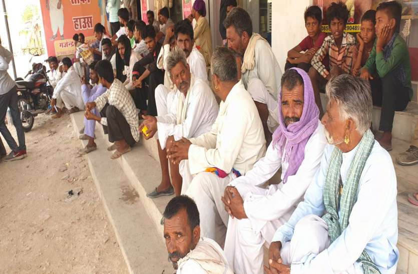 bikaner crime news बीकानेर : पोस्टमार्टम से पहले मामला दर्ज करने के लिए अड़े रहे परिजन; चार जनों पर हत्या का मामला दर्ज