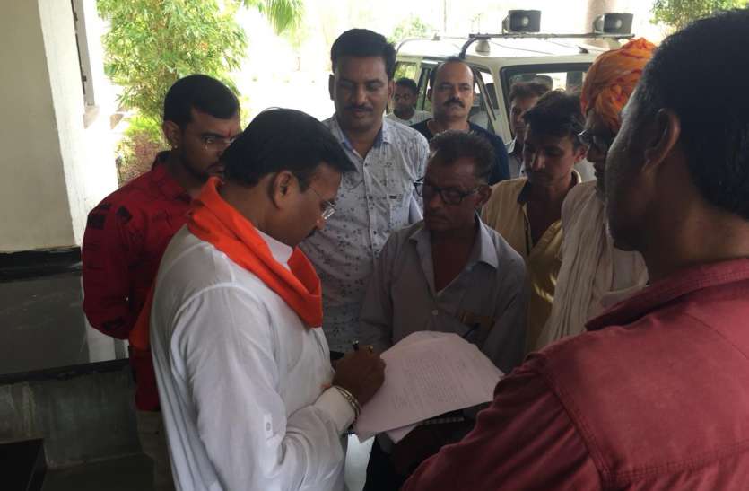 Demand for closure of practice चार दिनों में नही हुई आढ़त-प्रथा बंद तो करेंगे चक्काजाम