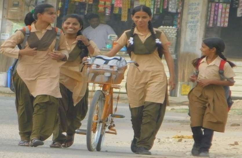 govt school open in alwar बच्चों की आवाज से गूंजा शिक्षा का मंदिर