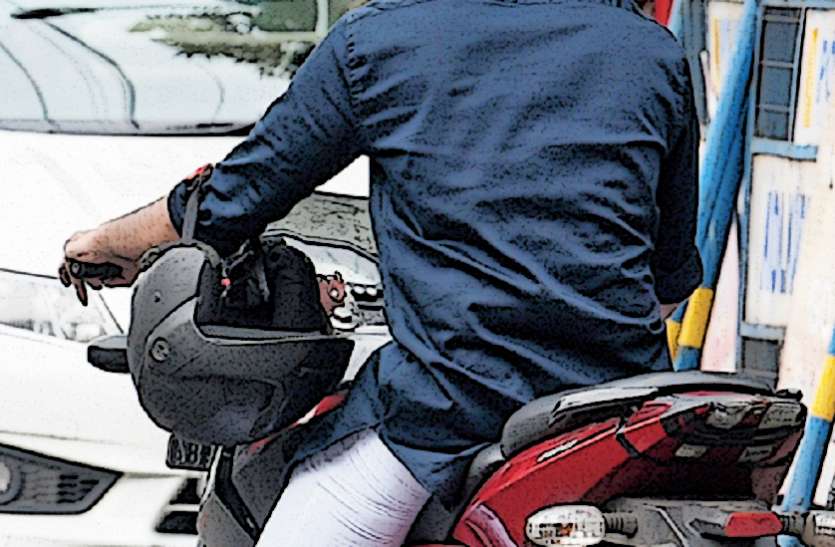 20 thousand cases filed against people who ride bike without helmet बिना हेलमेट बाइक चलाने वालों के खिलाफ एक दिन में 20 हजार मामले दर्ज