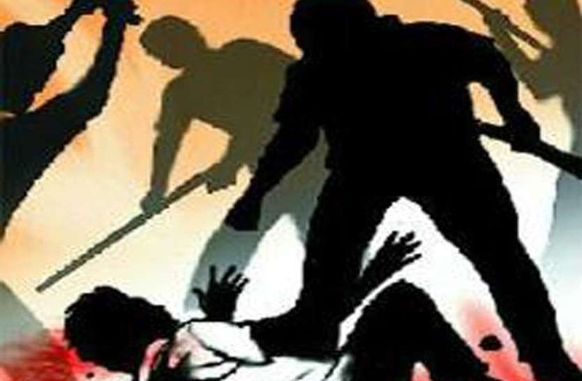 clash between ex MLA and Jila panchayat member turns into fight यहाँ नेता भूल गए मान सम्मान और सामाजिक बैठक में ही उलझ पड़े, पूर्व विधायक और जिपं सदस्य के बीच हुआ विवाद बदल गया मारपीट में