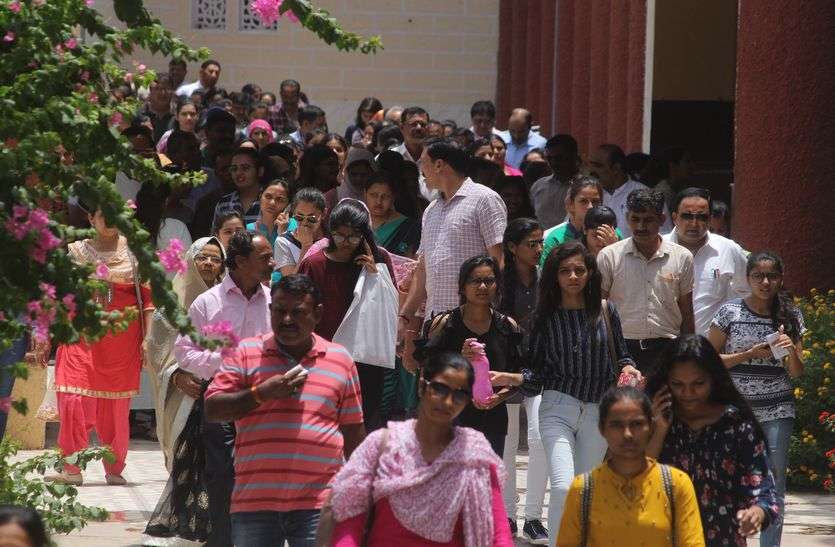 Ajmer college start first day some students come with parents Ajmer: colleges में चहल-पहल, पहले दिन किसी के साथ आए बड़े भैया, किसी के साथ पेरेन्टस