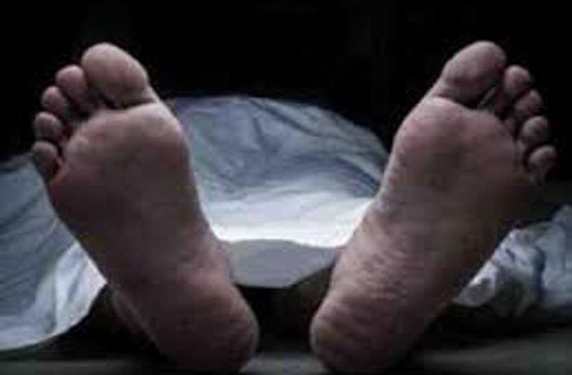 Death in train दुर्ग-अंबिकापुर ट्रेन में सफर कर रहा था भिलाई का ठेकेदार, रास्ते में हुआ कुछ ऐसा कि यहां उतारनी पड़ी उसकी लाश