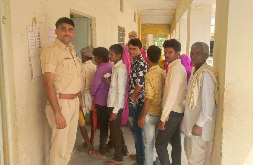 Voters showed low spirits मतदाताओं ने कम दिखाया उत्साह