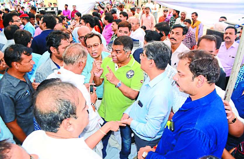 collector and sp gwalior meeting with IMA doctors in gwalior