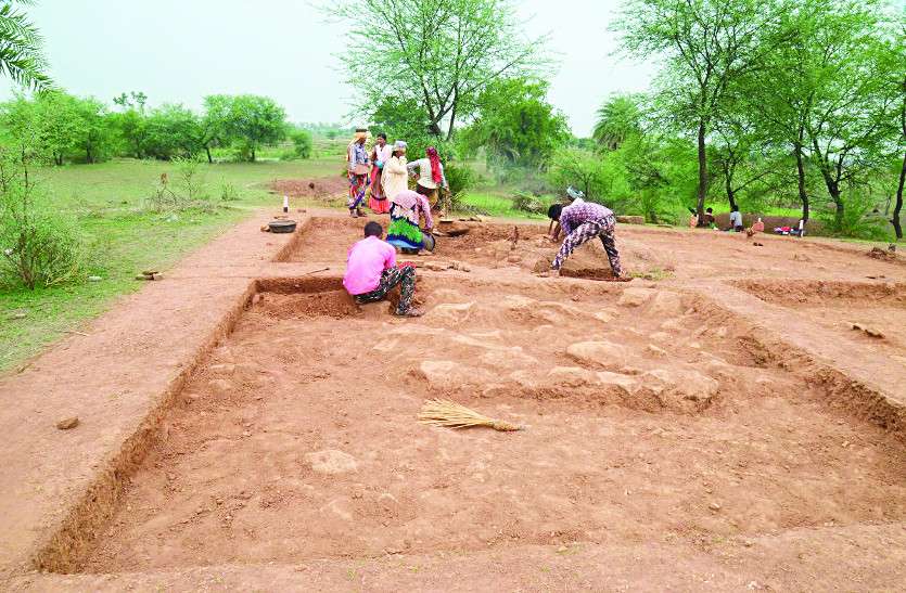 Archaeological department छत्तीसगढ़ में खुदाई में मिली एेतिहासिक लोरिक-चंदा की अमरप्रेम कहानी की 40 निशानियां