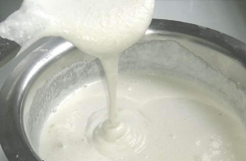 A bucket of water free on buying 1kg idli dosa batter एक किलोग्राम इडली डोसा बैटर खरीदने पर एक बाल्टी पानी मुफ्त