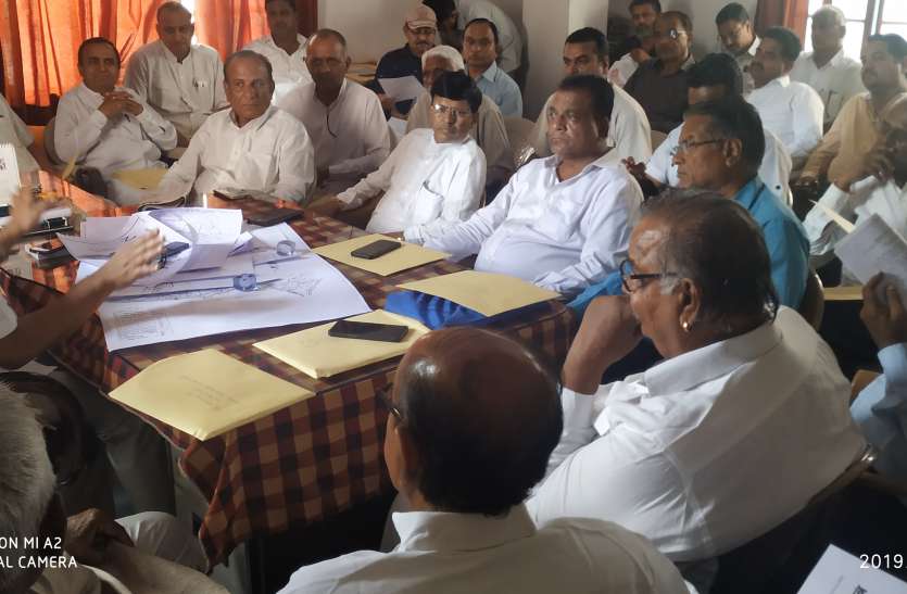 udaipur पंचायतों का पुनर्गठन : ध्यान रखे पहाड़ों के फले दो पंचायतों में नहीं बट जाए