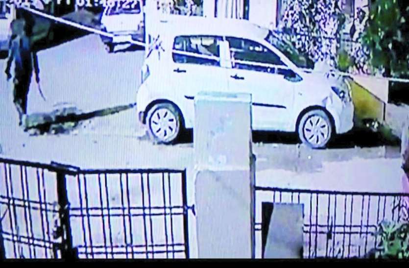 indore आधी रात को सुदामानगर में हथियार लेकर घूमते रहे बदमाश, कई घरों के लिए फोटो, फिर हुआ ये...