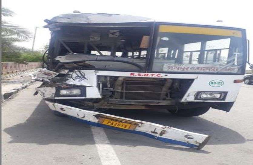 More than 10 injured in roadway bus-truck collision रोडवेज बस-ट्रक भिड़ंत में 10 से अधिक घायल