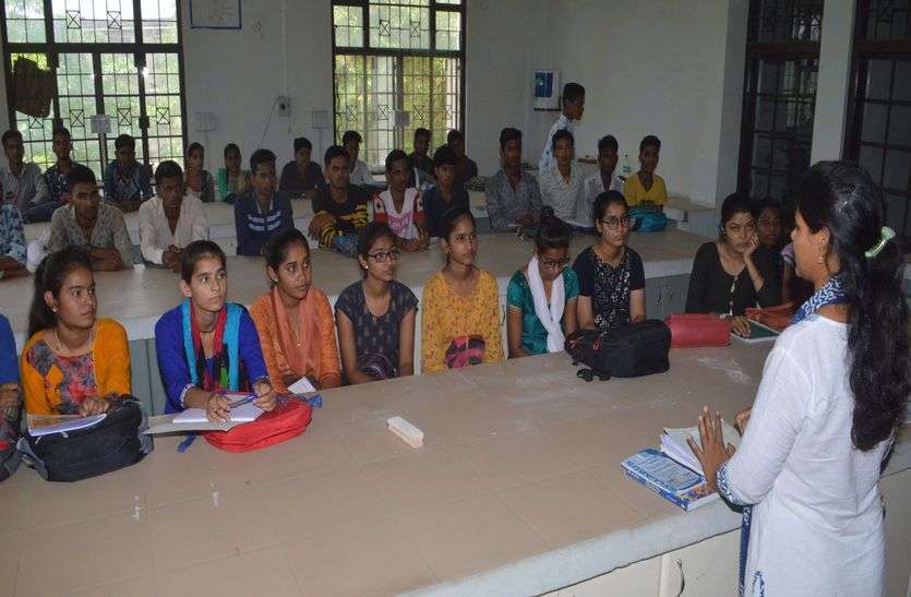 Schools opened, schools started लो खुल गई स्कूलें, हो गई पढ़ाई शुरू