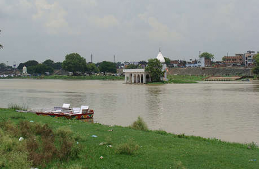 lucknow गोमती की सफाई का काम शुरू, 300 स्वयंसेवियों ने की सफाई