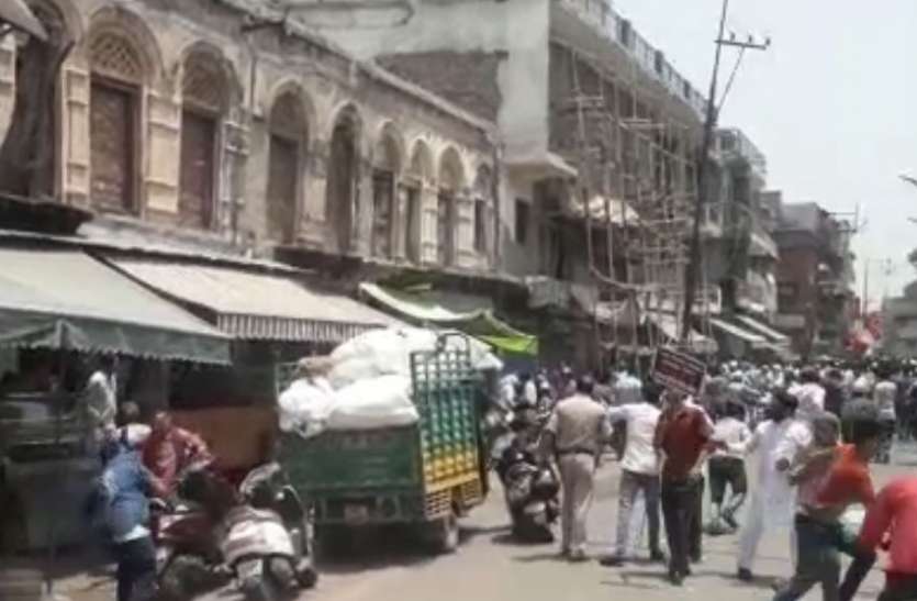 Tabrez ansari murder तबरेज अंसारी हत्याकांड: मेरठ के बाद इस शहर में बवाल, पथराव से फैली दहशत, बाजार हुआ बंद, देखें वीडियो