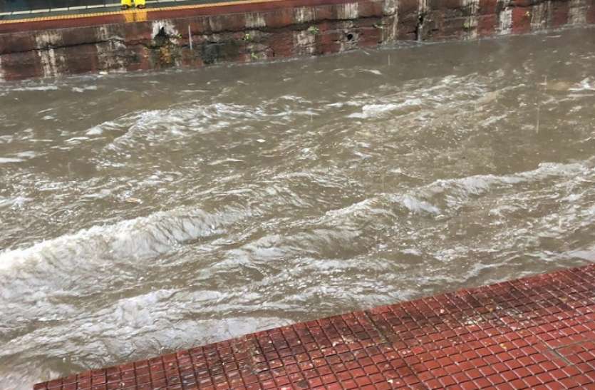 patrika mumbai फिर लड़खड़ाया मुंबई ट्रांसपोर्ट सिस्टम