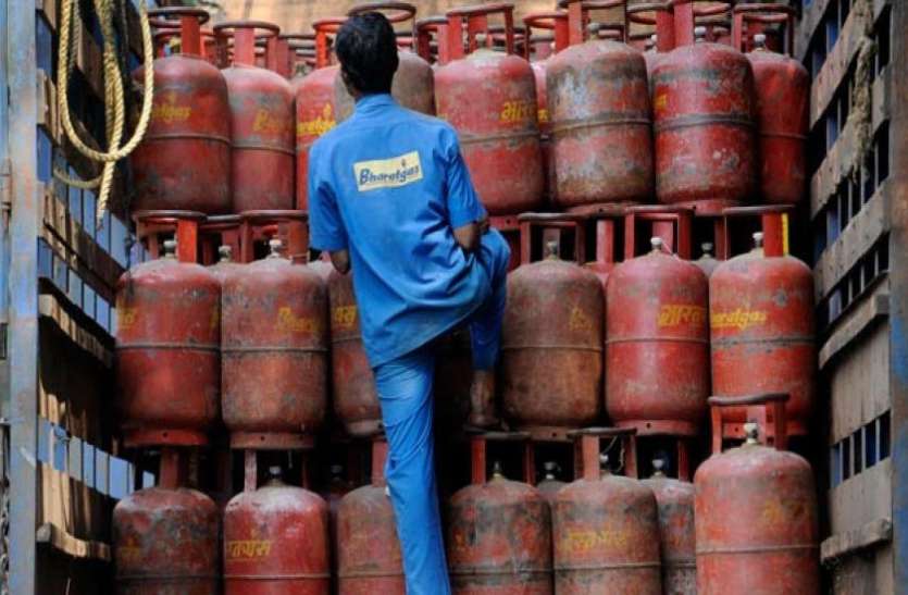Subsidiesd Gas Cylinder पांच महीने बाद नॉन सब्सिडी गैस सिलेंडर में 100 रुपए की कटौती, सब्सिडी सिलेंडर के दाम भी 3 रुपए घटे