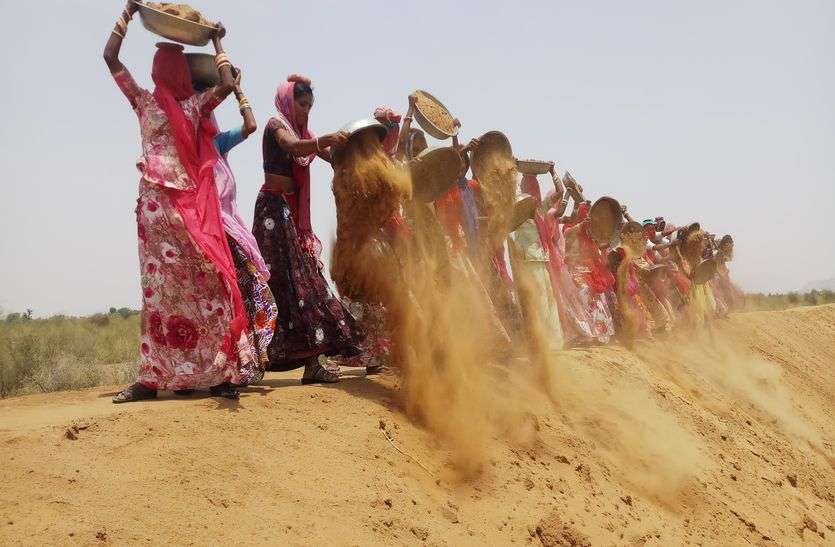jalore-amritam jalam abhiyan सुमेरसागर नाड़ी पर श्रमदान, वन्यजीवों को मिलेगा पेयजल