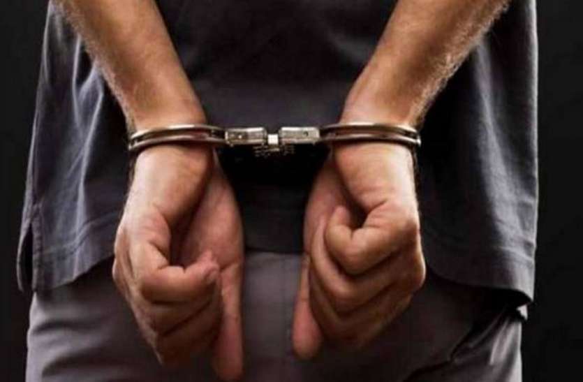Crime एक ग्रामीण को आठ लोगों ने डंडे से पीटा और घर में घुसकर कर दिया हाथ साफ़