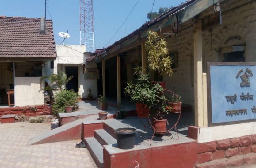 mumbai मुस्लिम धर्म नहीं स्वीकारे जाने पर हिंदू युवती को बंधक बनाकर दो वर्षो तक बलात्कार