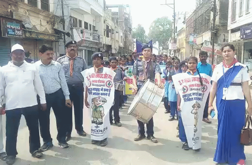 District Administration launched School Chalo Campaign in Ayodhya अयोध्या में स्कूल चलो अभियान का आगाज़ बच्चों ने निकाली जागरूकता रैली