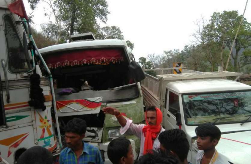 sidhi news बस बल्कर मे आमने-सामने भिडंत, आधा दर्जन यात्री घायल