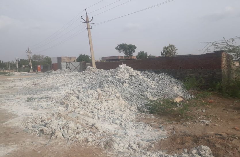 Dissolving slow poison in the body of workers श्रमिकों के शरीर में घुल रहा धीमा जहर