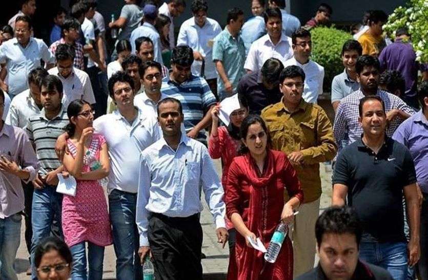 Teachers in Rajasthan : प्रदेश के हजारों शिक्षक तीसरी एसीपी से वंचित हो रहे हैं। व्याख्याता में प्रमोशन के समय शिक्षक की सेवा तीन वर्ष से कम है, तो उसे 27 वर्षीय लाभ नहीं मिल रहा। प्रदेश के हजारों शिक्षक इसलिए हो रहे वंचित, जानें क्या है मामला