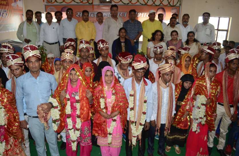 bagpat Mukhyamantri Samuhik Vivah Yojana: विदा होने से पहले दुल्हन ने दूल्हे को दिया यह जरूरी सामान तो हैरान रह गए सभी